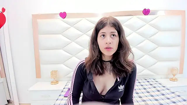 MiaQueen021 online show from February 13, 2025, 3:35 pm