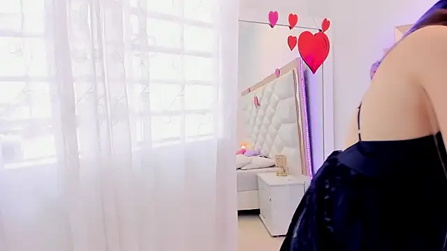 MiaQueen021 online show from February 14, 2025, 3:36 pm