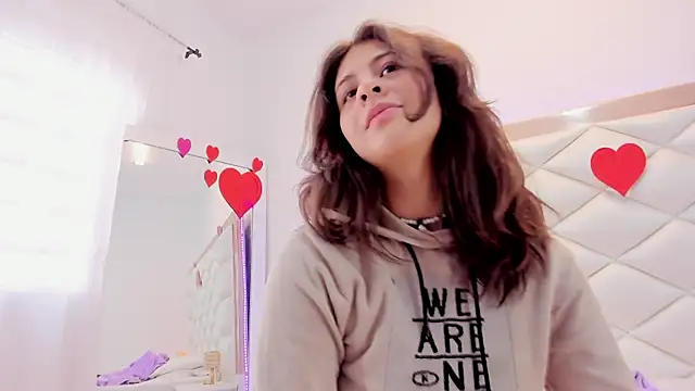 MiaQueen021 online show from February 14, 2025, 6:40 pm