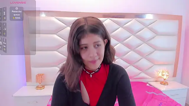 MiaQueen021 online show from March 1, 2025, 12:34 pm