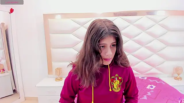 MiaQueen021 online show from March 6, 2025, 12:30 pm