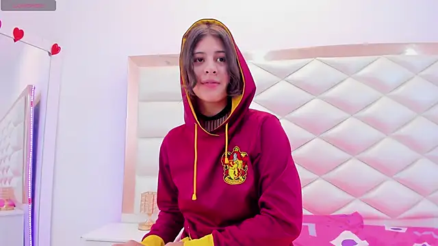 MiaQueen021 online show from March 6, 2025, 3:35 pm