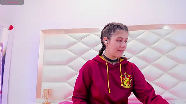 MiaQueen021 online show from March 6, 2025, 6:37 pm