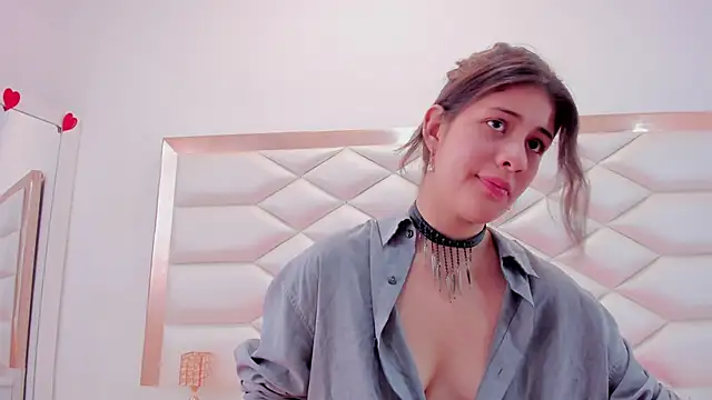 MiaQueen021 online show from March 18, 2025, 6:37 pm