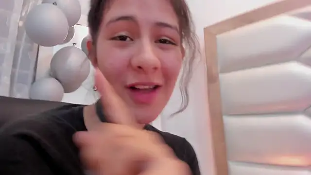 MiaQueen021 online show from March 23, 2025, 12:58 am