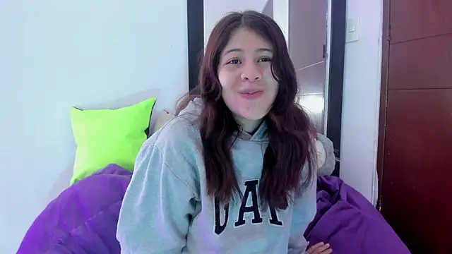 MiaQueen021 online show from September 8, 2025, 2:27 pm