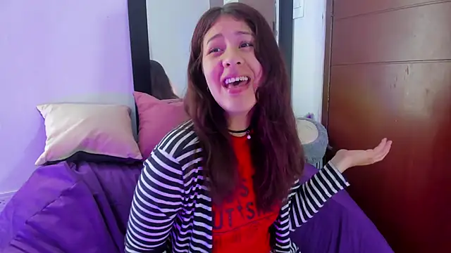 MiaQueen021 online show from September 19, 2025, 2:40 pm