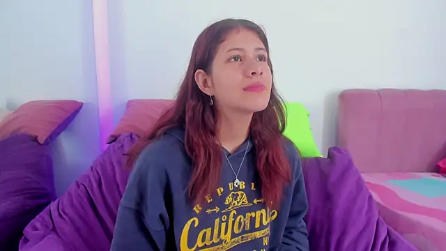 MiaQueen021 online show from September 23, 2025, 2:09 pm