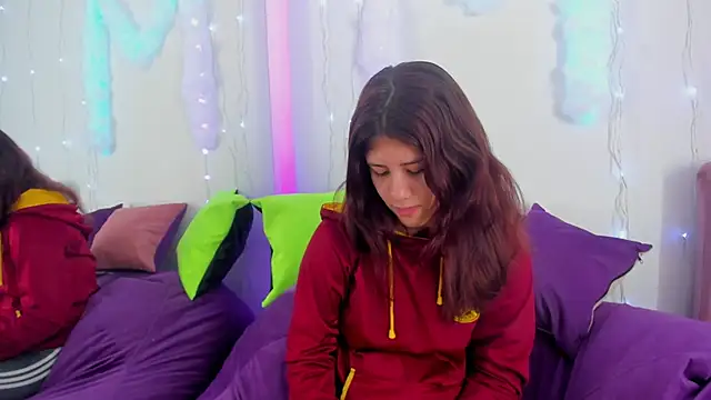 MiaQueen021 online show from September 25, 2025, 2:21 pm