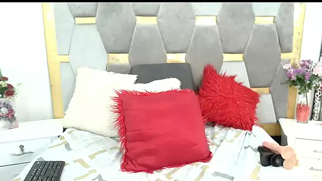 electrastunningx online show from February 1, 2025, 2:45 pm