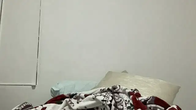 LunaBeya online show from November 1, 2025, 2:02 am