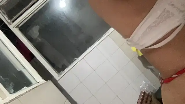 LunaBeya online show from November 19, 2025, 11:05 pm