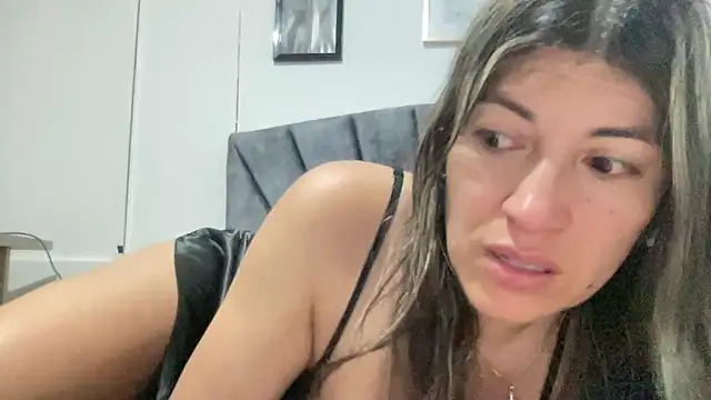 LunaBeya online show from February 5, 2026, 12:32 pm