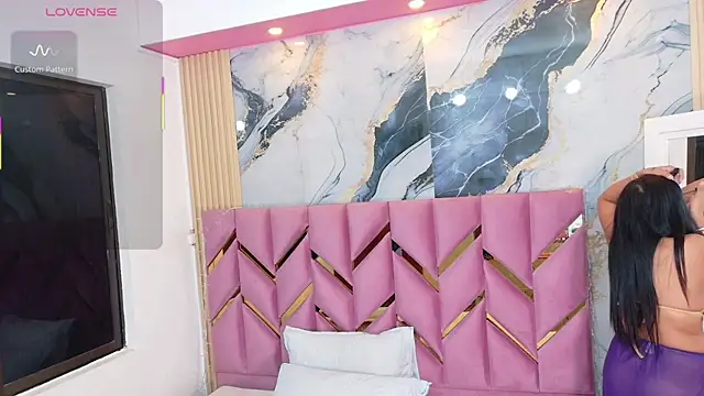 hotiergirl online show from October 31, 2025, 12:17 pm