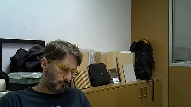 Snapshot of Cellino4 chatting on October 1, 2025, 4:02 pm Cellino4 online show from October 1, 2025, 4:02 pm