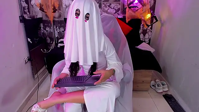 Snapshot of Lil_ceyy chatting on October 21, 2025, 8:20 pm Lil ceyy online show from October 21, 2025, 8:20 pm