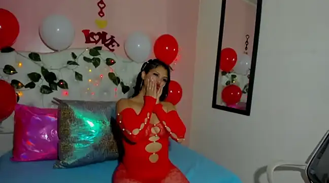 Snapshot of EmmySweett2 chatting on February 14, 2025, 1:29 pm EmmySweett2 online show from February 14, 2025, 1:29 pm