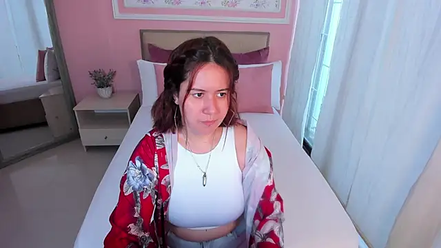 zoes milee online show from March 18, 2025, 11:30 am