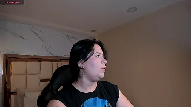 zoes milee online show from April 14, 2026, 11:38 am