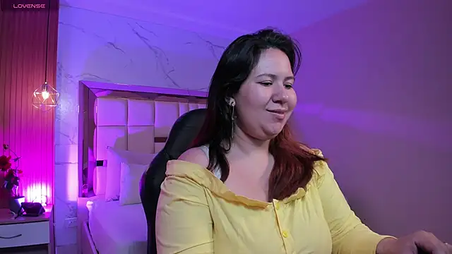 Snapshot of zoes_milee chatting on May 19, 2026, 11:38 am zoes milee online show from May 19, 2026, 11:38 am