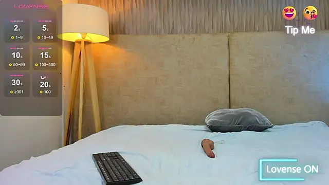 Snapshot of taylorsmiiith_ chatting on February 26, 2025, 7:16 pm taylorsmiiith online show from February 26, 2025, 7:16 pm