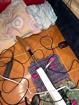 lunitasexy online show from April 13, 2026, 1:44 am