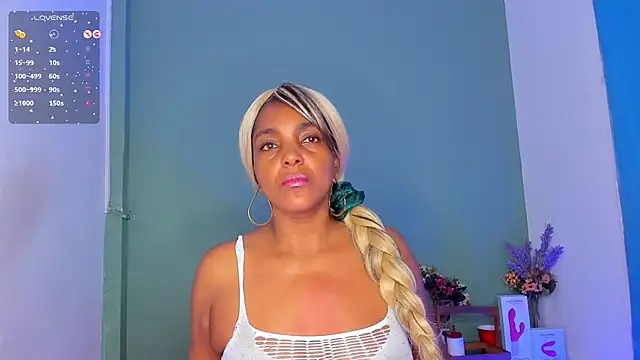 LovelyNickii online show from February 17, 2025, 3:42 pm