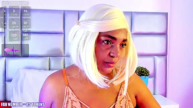 LovelyNickii online show from November 3, 2025, 12:50 pm