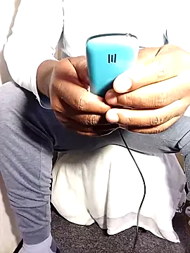 Snapshot of Dube501 chatting on November 24, 2025, 7:19 am Dube501 online show from November 24, 2025, 7:19 am