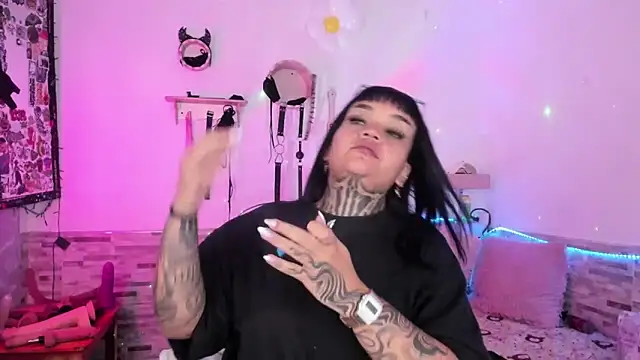 Snapshot of amyswallow7 chatting on February 15, 2026, 1:35 am amyswallow7 online show from February 15, 2026, 1:35 am