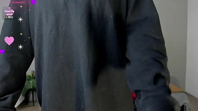 Luxury Woman online show from October 25, 2025, 4:42 am