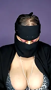 shosho500500 online show from December 4, 2025, 9:45 pm