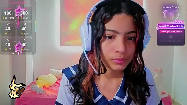 Lovelyamyy online show from December 18, 2025, 9:32 pm