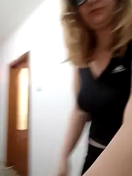 Snapshot of blondaf chatting on March 14, 2025, 5:27 am blondaf online show from March 14, 2025, 5:27 am