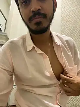 cute modell online show from January 13, 2025, 4:51 pm