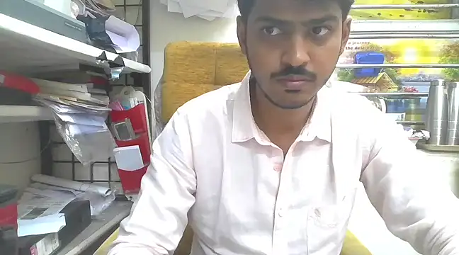 cute modell online show from March 3, 2025, 12:58 pm