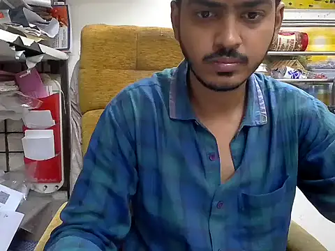 cute modell online show from September 19, 2025, 12:50 pm