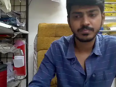 cute modell online show from November 10, 2025, 12:04 pm