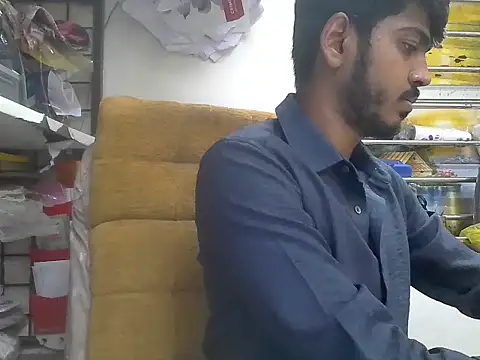 cute modell online show from March 5, 2026, 12:45 pm