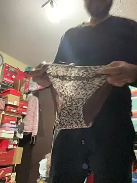 Snapshot of leonardohot1987 chatting on January 14, 2025, 4:47 am leonardohot1987 online show from January 14, 2025, 4:47 am