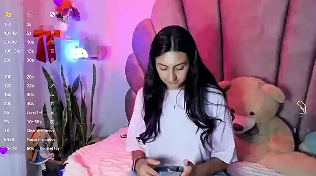 Snapshot of sweetfoxy_17 chatting on February 2, 2025, 2:17 am sweetfoxy 17 online show from February 2, 2025, 2:17 am