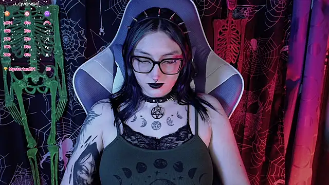 Kimlennox  online show from April 28, 2026, 1:49 pm