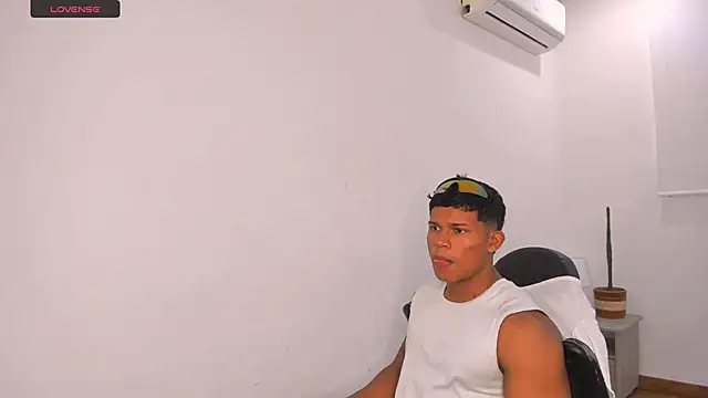 Snapshot of maxsteel177 chatting on March 9, 2025, 11:14 pm maxsteel177 online show from March 9, 2025, 11:14 pm