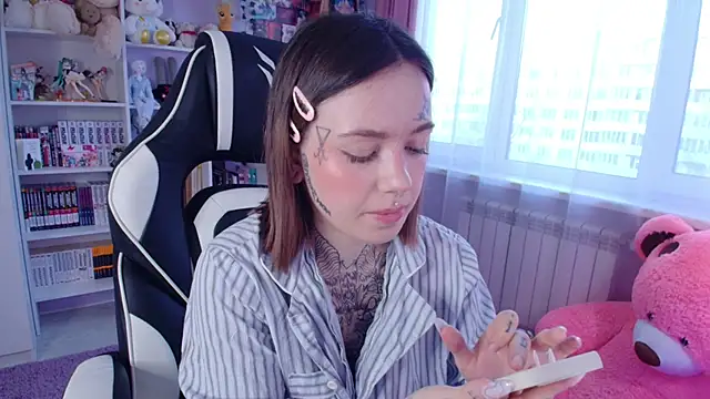 Snapshot of Catharsisi chatting on March 7, 2025, 3:18 pm Catharsisi online show from March 7, 2025, 3:18 pm