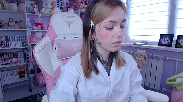 Snapshot of Catharsisi chatting on October 3, 2025, 1:52 pm Catharsisi online show from October 3, 2025, 1:52 pm