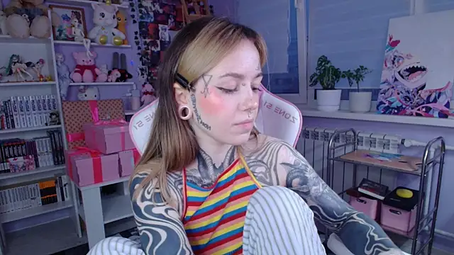 Snapshot of Catharsisi chatting on November 1, 2025, 2:08 pm Catharsisi online show from November 1, 2025, 2:08 pm