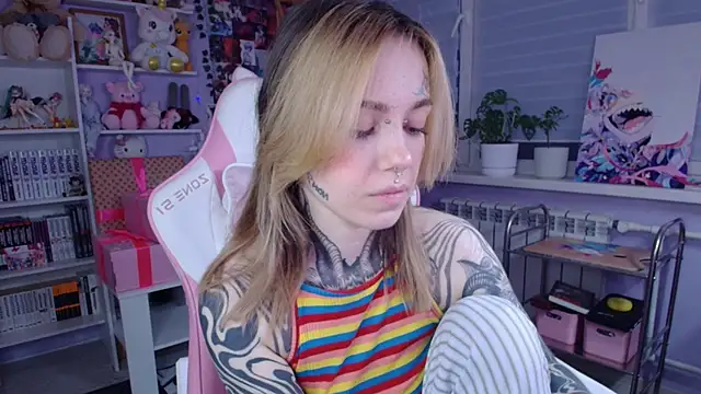 Snapshot of Catharsisi chatting on November 2, 2025, 2:30 pm Catharsisi online show from November 2, 2025, 2:30 pm