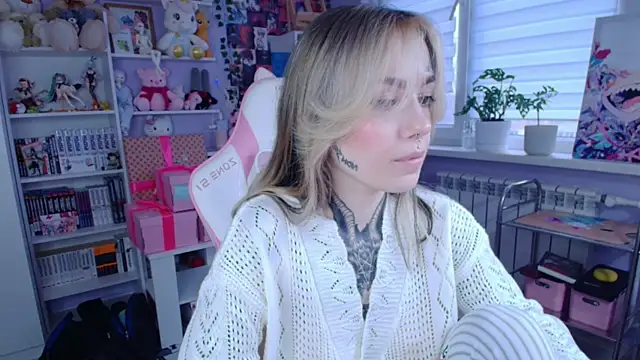 Snapshot of Catharsisi chatting on November 9, 2025, 12:14 pm Catharsisi online show from November 9, 2025, 12:14 pm