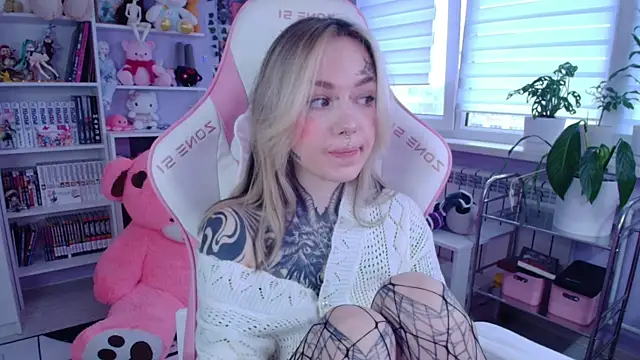 Snapshot of Catharsisi chatting on November 30, 2025, 11:36 am Catharsisi online show from November 30, 2025, 11:36 am