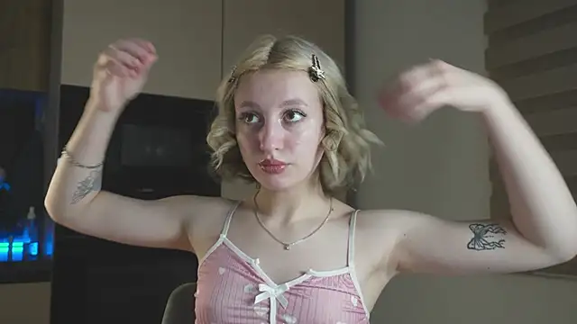 Snapshot of milasmiu chatting on March 14, 2025, 5:02 pm milasmiu online show from March 14, 2025, 5:02 pm